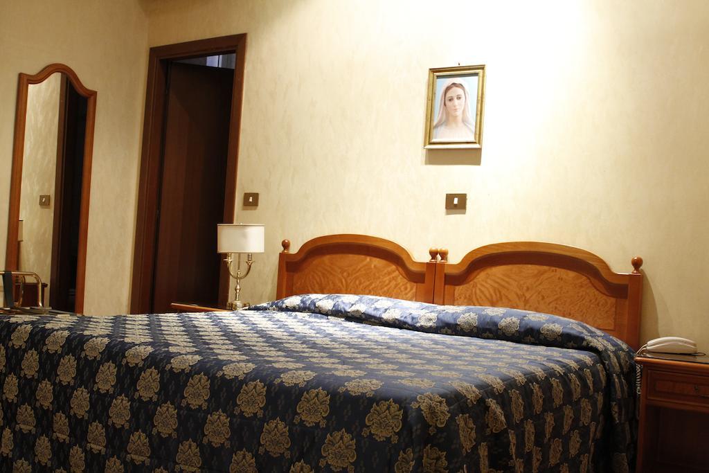 Hotel Genio Roma Esterno foto